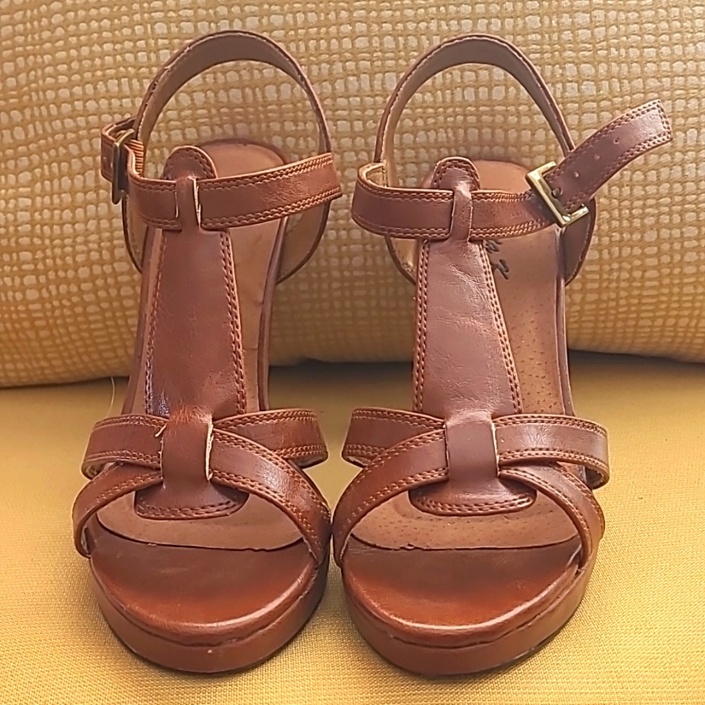 TAN HIGH HEEL SHOES